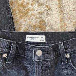 ABERCROMBIE AND FITCH SKINNY JEANS